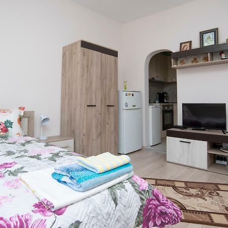 Appartement Lynn'S Oasis-Ocean Touch In Core Downtown à Burgas Extérieur photo