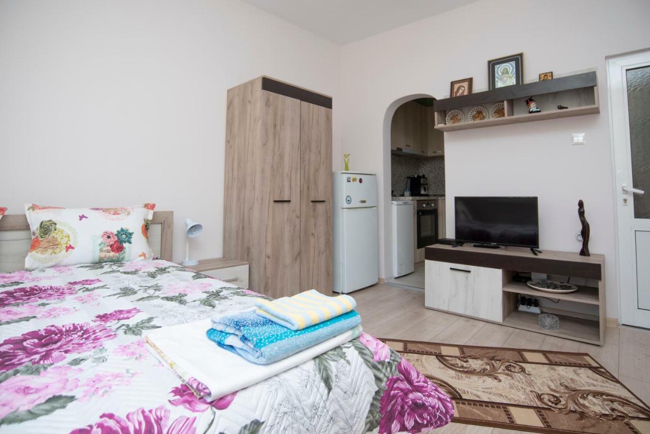 Appartement Lynn'S Oasis-Ocean Touch In Core Downtown à Burgas Extérieur photo