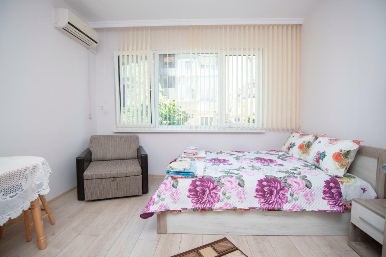 Appartement Lynn'S Oasis-Ocean Touch In Core Downtown à Burgas Extérieur photo